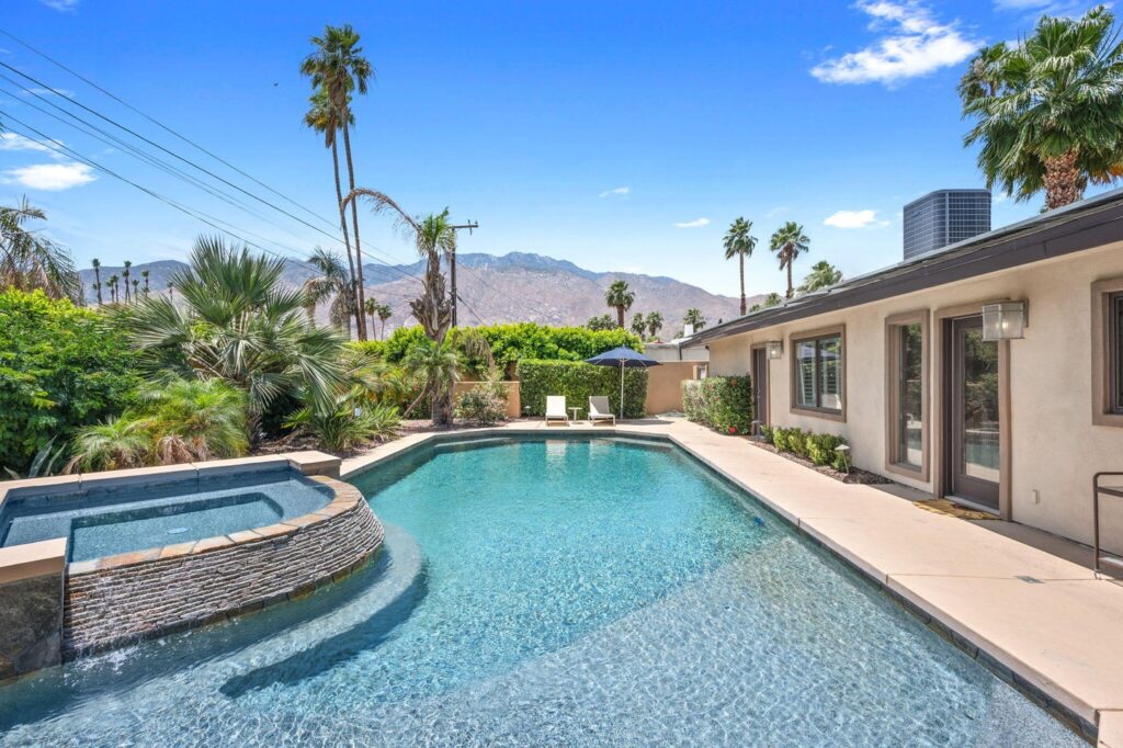 Sunrise Home For Sale in Palm Springs, CA - 2033 E CALLE LILETA 